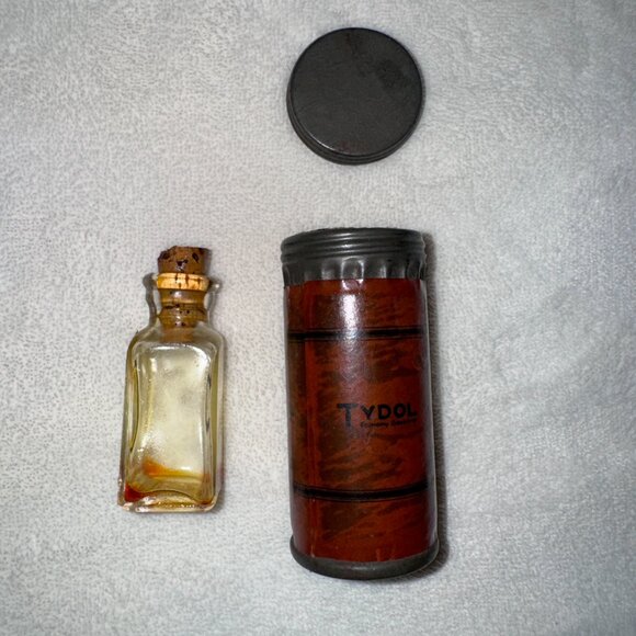 ADVERTISING SOUVENIR BOTTLE TYDOL VEEDOL OIL & GASOLINE GRAF ZEPPELIN OCT 1928 - Picture 1 of 7